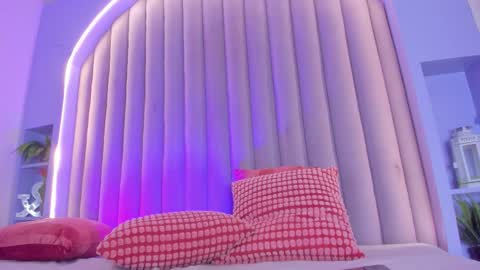 Nicole  Connection time 220pm-910pmCol online show from February 21, 7:58 pm