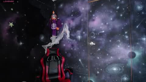 Cristal de Leon online show from October 14, 7:05 pm