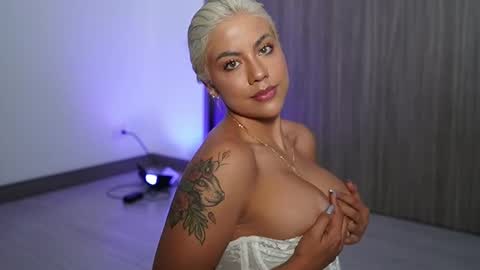 Laura online show from January 7, 12:25 am