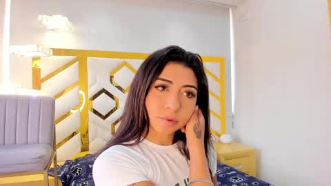  Independent Model online show from January 14, 12:24 pm