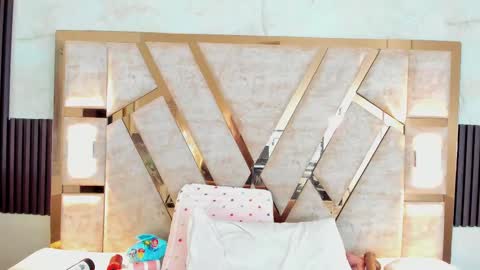 cristin  online show from March 7, 7:05 pm