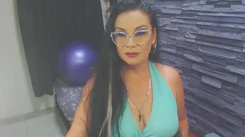 cruela_deviil online show from November 1, 8:24 pm