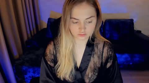 Snapshot of crystalemily chatting on January 8, 8:18 pm crystalemily online show from January 8, 8:18 pm