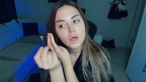 Snapshot of crystalemily chatting on October 20, 7:06 pm crystalemily online show from October 20, 7:06 pm