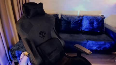 Snapshot of crystalemily chatting on March 12, 6:43 pm crystalemily online show from March 12, 6:43 pm