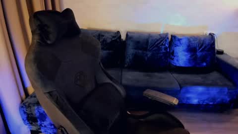 Snapshot of crystalemily chatting on February 24, 8:14 pm crystalemily online show from February 24, 8:14 pm