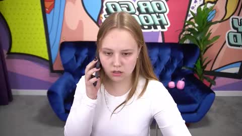 crystallpaws_ online show from November 9, 7:48 am