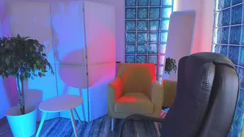 Mia online show from September 14, 2:26 pm