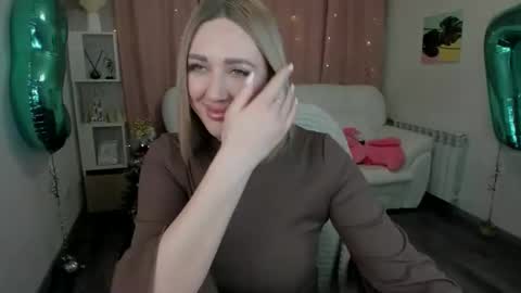 CrystalPatton online show from December 7, 6:43 am