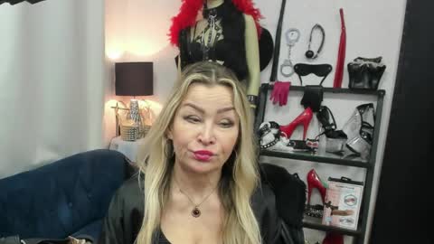 CrystalHotty online show from April 1, 5:52 am