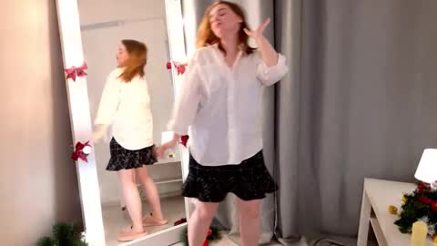 Liz online show from December 22, 9:51 pm