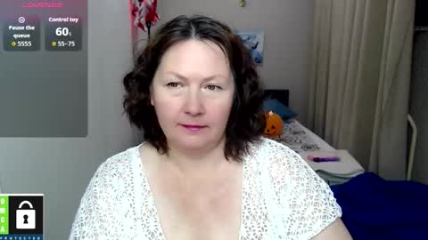 Snapshot of curvy_girlz chatting on October 22, 5:18 pm curvy_girlz online show from October 22, 5:18 pm