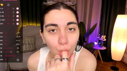 Hanna online show from December 4, 2:20 am