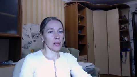 cute_lion_ online show from April 1, 7:33 pm