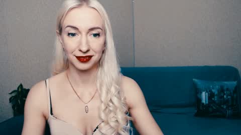 cute_smile_shy online show from February 2, 5:26 pm