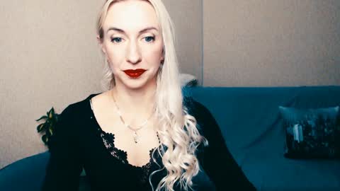 cute_smile_shy online show from January 10, 9:31 pm