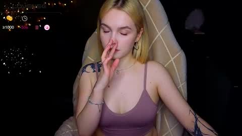 Snapshot of cute_summer_breathe chatting on October 24, 7:43 pm Sue online show from October 24, 7:43 pm