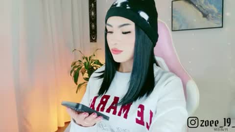 Zoe  online show from June 23, 3:37 am