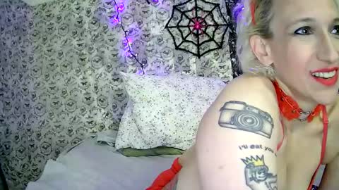 Snapshot of cutefemme chatting on October 22, 5:45 am Bella online show from October 22, 5:45 am