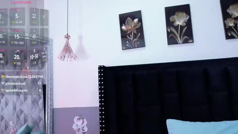 cutepetitee online show from October 5, 7:52 pm