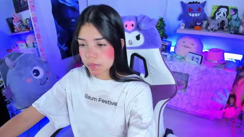  - independent model online show from December 4, 4:21 am