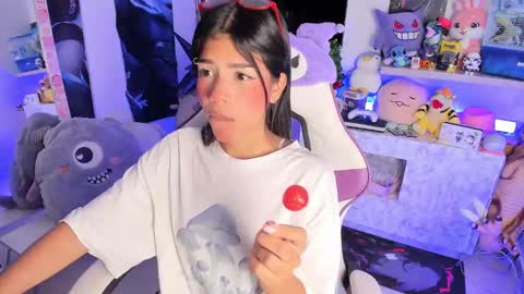  - independent model online show from March 8, 1:15 am