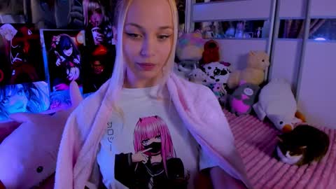 Nora online show from September 27, 8:27 pm