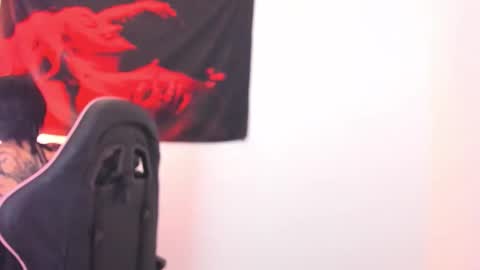 cel I am independent Help me reach 200 thumbs up uwu online show from December 17, 3:54 am