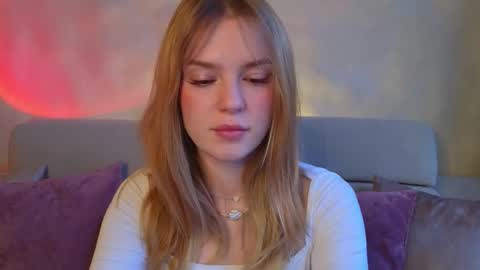 Im Emi streaming with my friend Reyna today online show from March 17, 3:16 pm