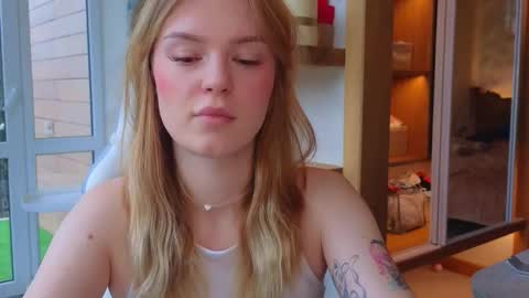 Im Emi streaming with my friend Reyna today online show from March 27, 2:40 pm