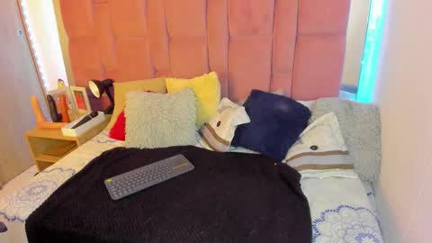 Snapshot of cynthiaa33 chatting on September 25, 12:43 am cynthiaa33 online show from September 25, 12:43 am