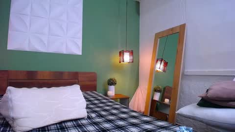 Valen online show from December 7, 1:51 pm