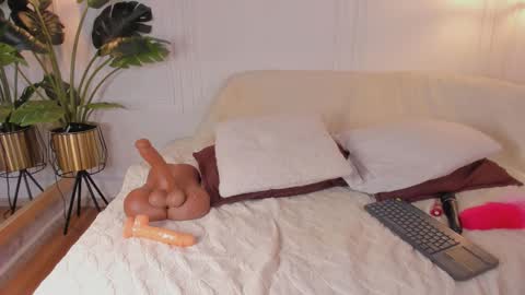 dafne_hillss online show from January 7, 5:49 pm