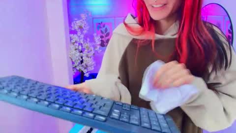 dafne huges online show from December 14, 11:49 am