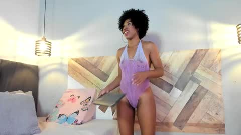 Daila Smith  online show from February 21, 3:35 pm