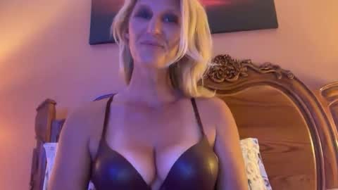 Daisy137 online show from March 3, 2:06 am