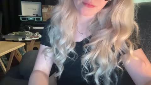 DaisyDivine online show from September 29, 2:00 pm