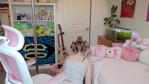 Daisy online show from May 13, 9:42 pm