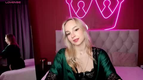 daisymellifluous online show from January 10, 8:30 am