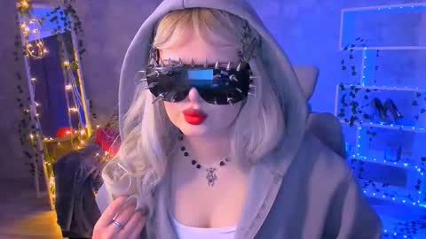 Daisy online show from February 20, 1:45 pm