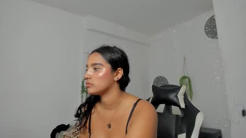 dakota_x18 online show from November 11, 7:55 pm