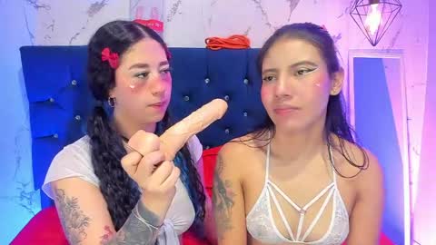 dakotaa_johnson online show from April 15, 11:49 pm