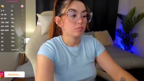 dakottaa__ online show from October 31, 12:56 am