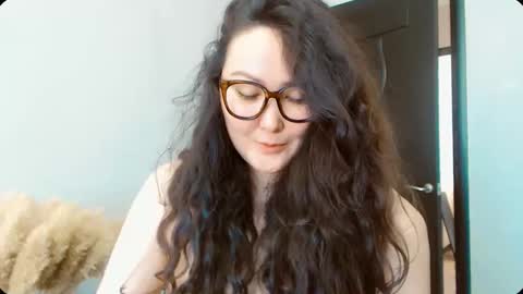 Snapshot of dalidayes chatting on October 24, 7:04 am Dali online show from October 24, 7:04 am