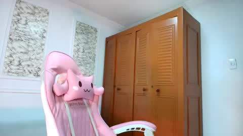 Danella Houston online show from November 5, 7:08 pm