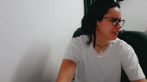 dani y jocelyn online show from November 9, 10:49 pm