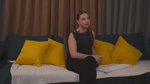 Hi my name is Daniela Im new here but I really like to chat online show from November 4, 6:02 pm