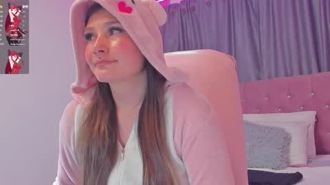 Snapshot of danielle_april chatting on September 12, 7:07 am Danielle online show from September 12, 7:07 am