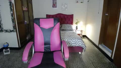 Angie online show from February 25, 6:23 pm