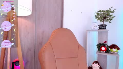 Danielle Rose online show from February 7, 7:49 pm